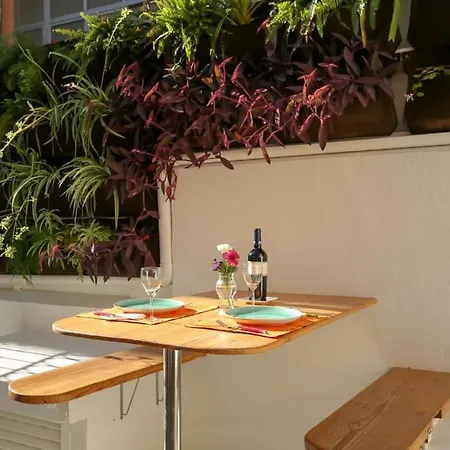 Charmoso Apartamento, Patio Verdejante- Lisboa-olaias * Lisboa