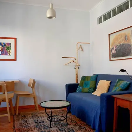 Charmoso Apartamento, Patio Verdejante- Lisboa-olaias *