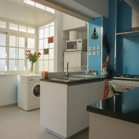 Charmoso Apartamento, Patio Verdejante- Lisboa-olaias *